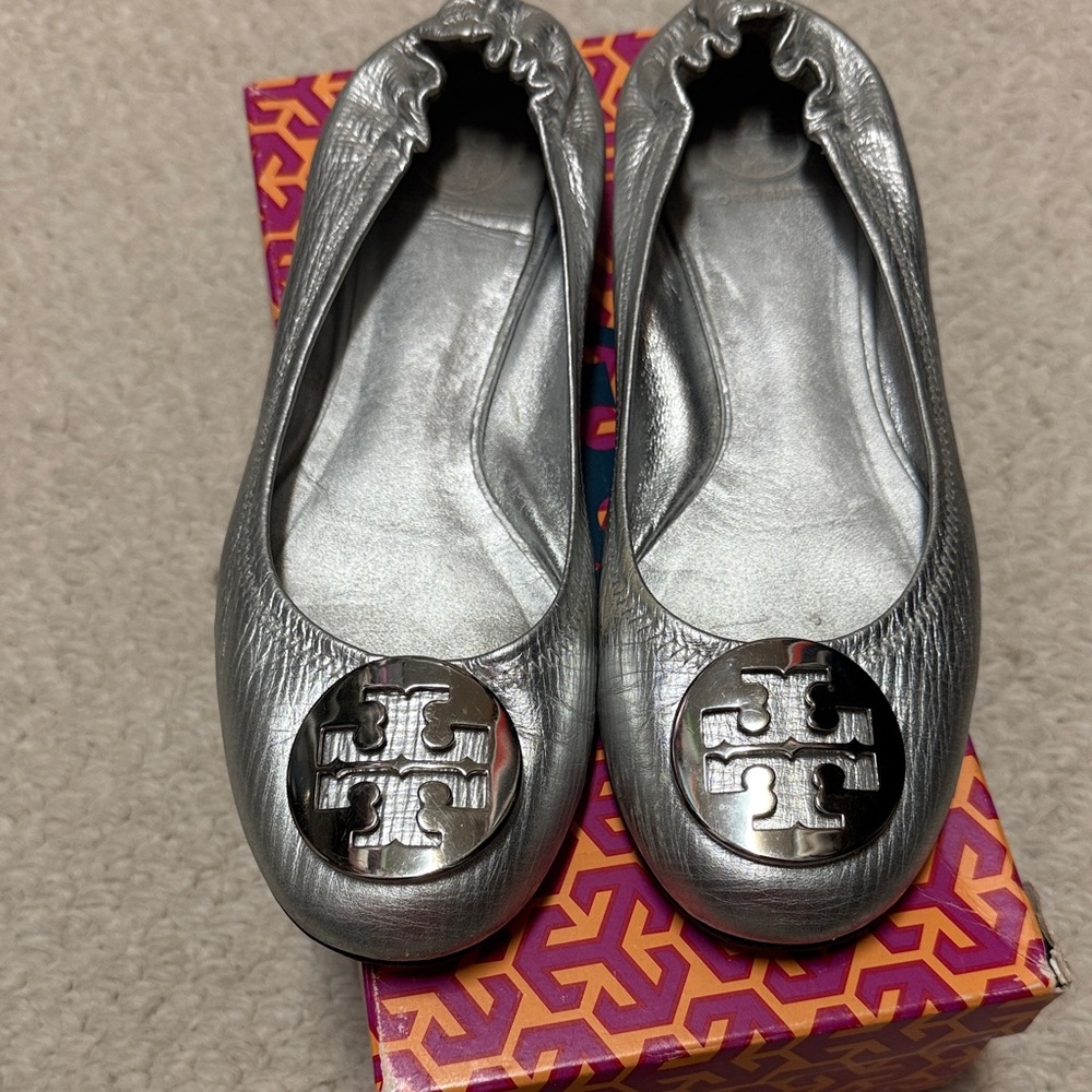 Tory Burch Metallic Silver Logo Ballet Flats - Picture 2 of 6
